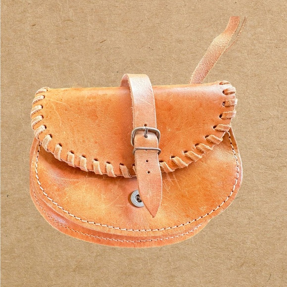 Small leather crossbody bag can also be looped through your belt. Made in Greece - Picture 6 of 11